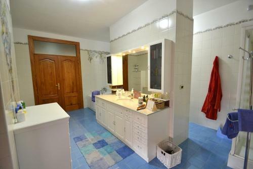 Santa Maria Villa Sleeps 8 Pool Air Con Wifi