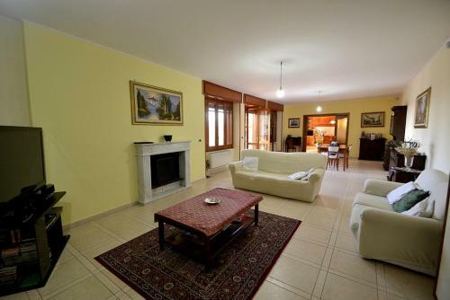 Santa Maria Villa Sleeps 8 Pool Air Con Wifi
