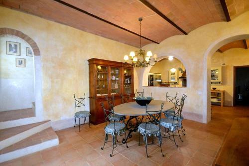 Ellerone Villa Sleeps 24 Pool Air Con Wifi