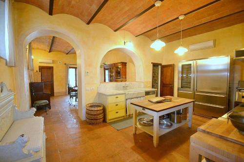 Ellerone Villa Sleeps 24 Pool Air Con Wifi