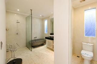 Hotel Aleesha Villas & Deluxe Suites