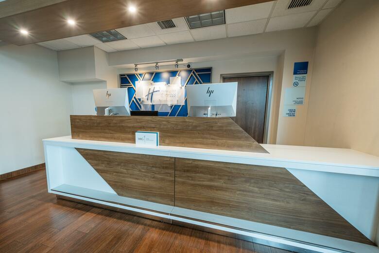 Holiday Inn Express Hotel & Suites Oldsmar