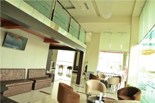 Hotel Continent Centrepoint Panakkukang