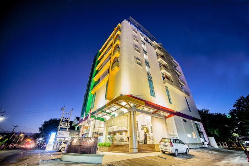 Hotel Continent Centrepoint Panakkukang