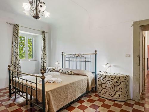 Inviting Cottage In Maniace With Private Garden