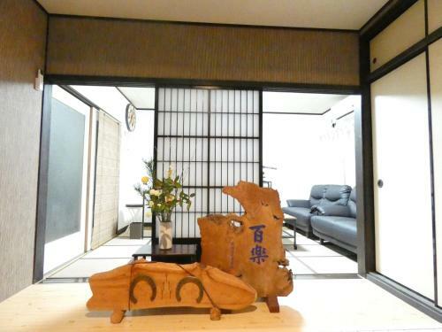 Hostal Guest House Suzumeno Kakurembo