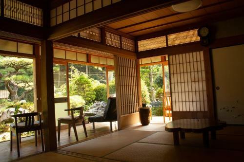 1st Floor 6 Tatami Floor � 2 + Wide Edge
