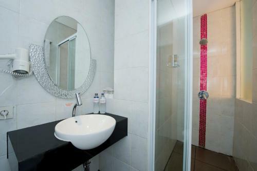 J Hotel - Bandara Soekarno Hatta