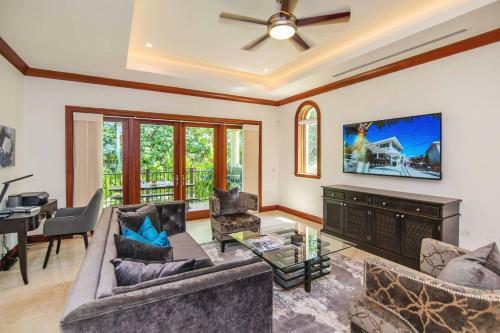 Casa Luna #4 By Grand Cayman Villas