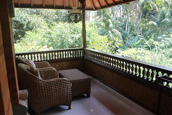 Hostal Gusti's Garden Bungalows