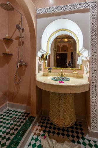 Hostal Riad Medina Art Suite & Heated Pool