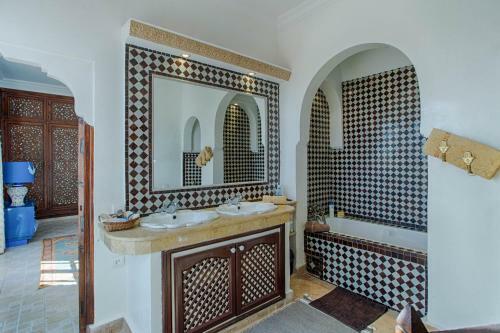 Villa Les Oliviers - A Setting Of Tranquility