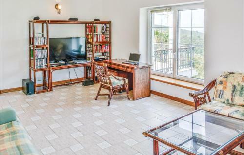 Seven-bedroom Holiday Home In Zanjic