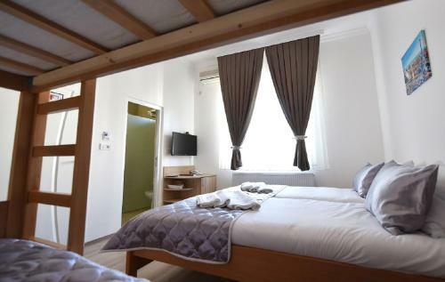 Villa Nina Hotel & Lounge Bar