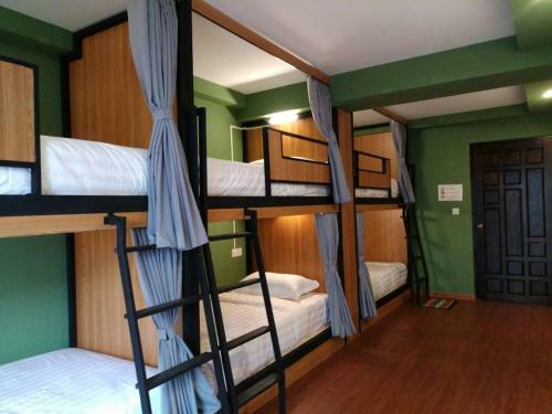 Shwe Hostel