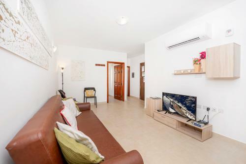 Summer Breeze Apartment With Panoramic Terrace - By Getawaysmalta