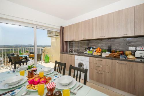 Summer Breeze Apartment With Panoramic Terrace - By Getawaysmalta