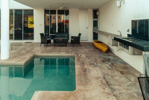 Breathtaking Beach Villa, Feel The Inviting Vibe!