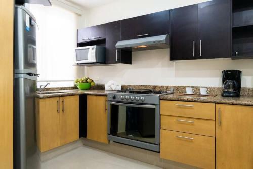 Prime Condo In Playa - Rooftop Pool, Walk To Beach!