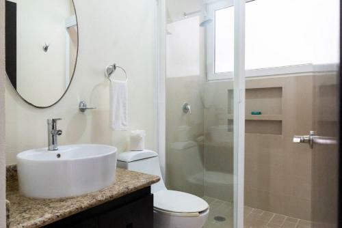 Prime Condo In Playa - Rooftop Pool, Walk To Beach!