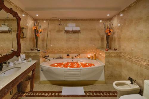 Hotel Welcome Heritage Noor-us-sabah Palace