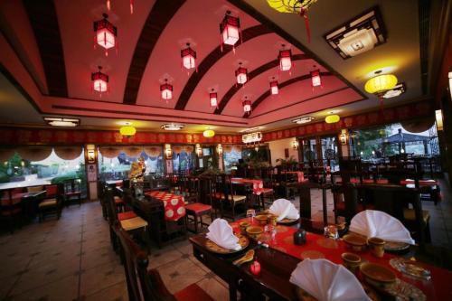 Hotel Welcome Heritage Noor-us-sabah Palace