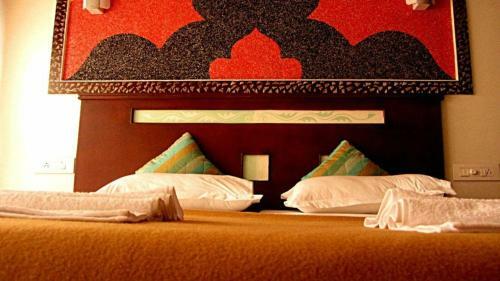 Pournami Houseboats