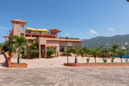 Camino Mexicano Hotel & Resort