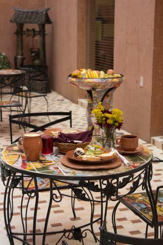 Camino Mexicano Hotel & Resort