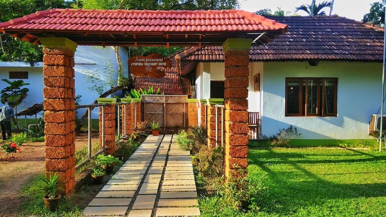 Hotel Punnamada Resort