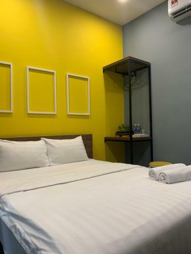 Frame Hotel