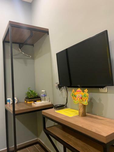 Frame Hotel