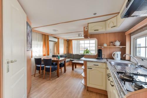 Chalet For 2 At The Beach