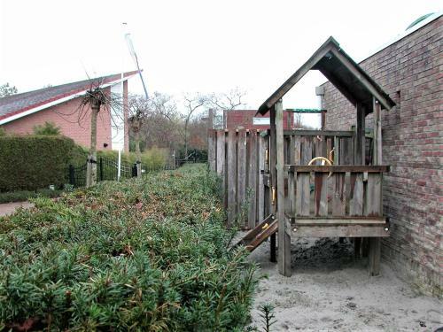 Peaceful Holiday Home In Zeewolde With Swimming Pool