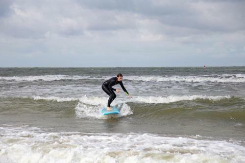 Surfana Beach Hostel Bed & Breakfast Vlieland