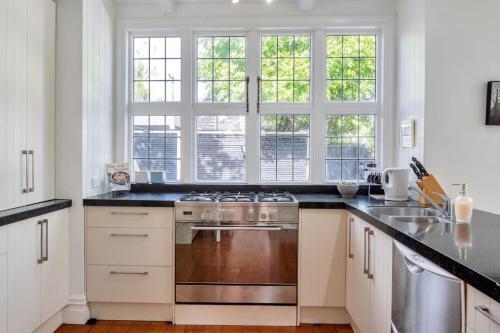Classic 3br Home Just Steps To Ponsonby Rd