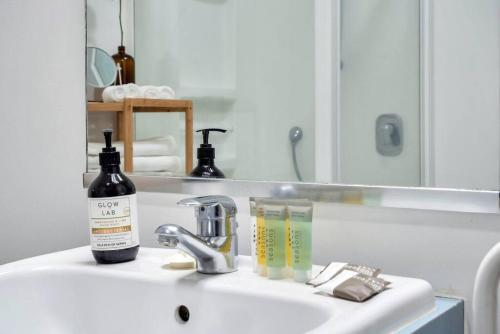 Apartamento Awesome, Cool Beachy 2br Cbd Gem - Wifi And Netflix