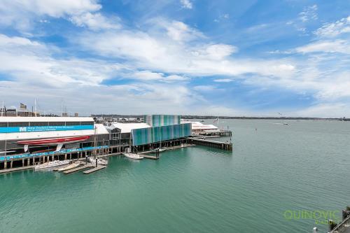 Qv Spacious Waterfront 2 Bedroom Apartment - 791