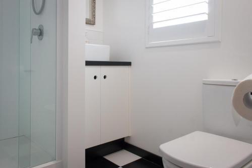 Stylish 2 Bed Art Deco Apartment Herne Bay
