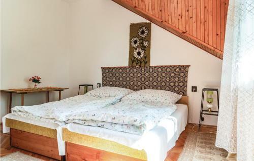 Holiday Home Kom�romi Utca-le�nyfal�