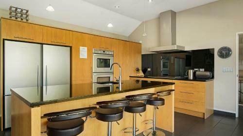 Fit For A King - Wanaka Holiday Home