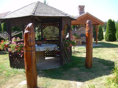 Csal�dbar�t Fah�z