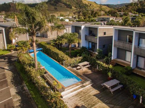 Relax Poolside - Whitianga Holiday Apartment