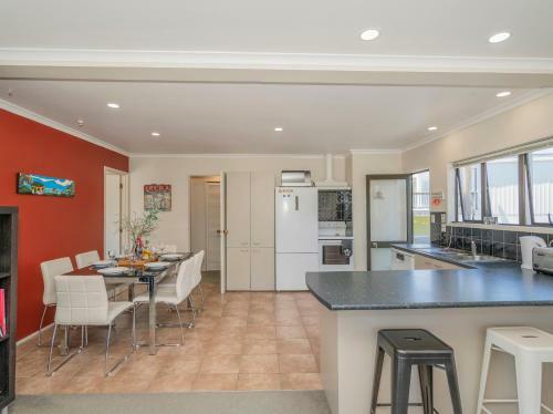 Surf Stay - Whitianga Holiday Home