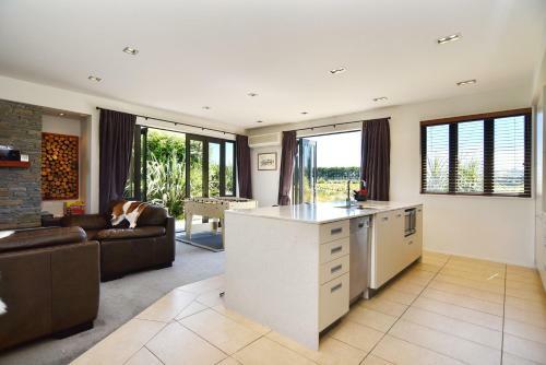 Cedarwood - Christchurch Holiday Homes