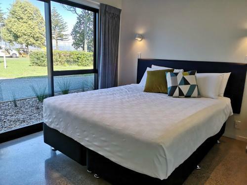 Waikanae Beach Ocean View Apartments