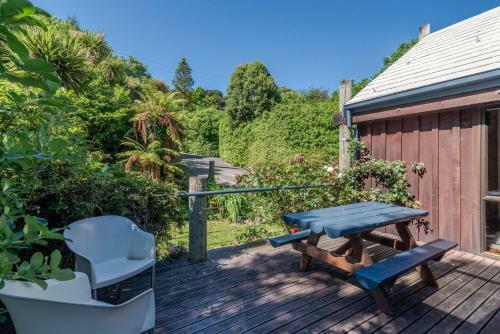 The Tree House - Akaroa Holiday Home