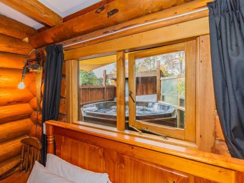 Cosy Warm Log Cabin - Ohakune Holiday Home