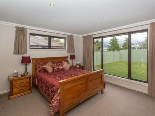 Modern Family Haven - Cromwell Holiday Home