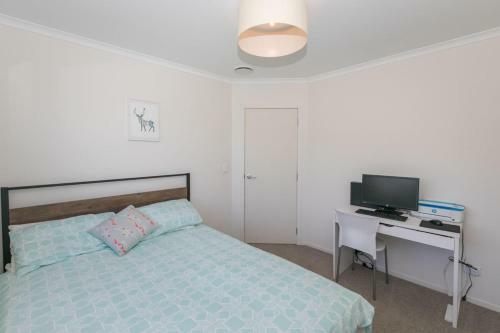 Slice Of Pisa - Cromwell Holiday Home